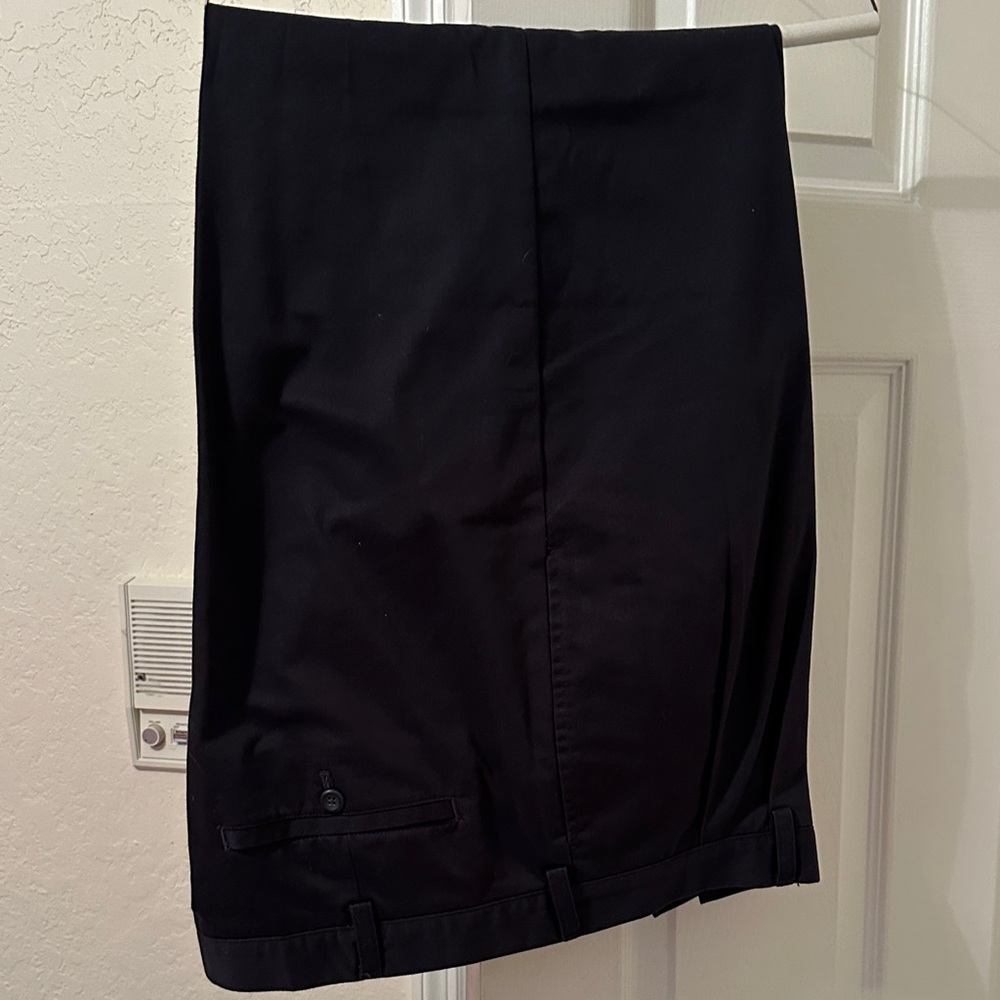 Izod Men's Black Classic Fit Pants
